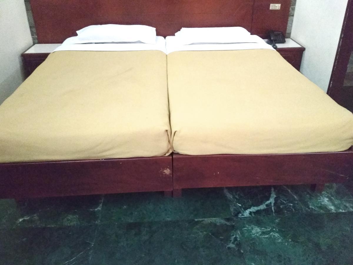 Hotel Rukmini Alwaye Kültér fotó