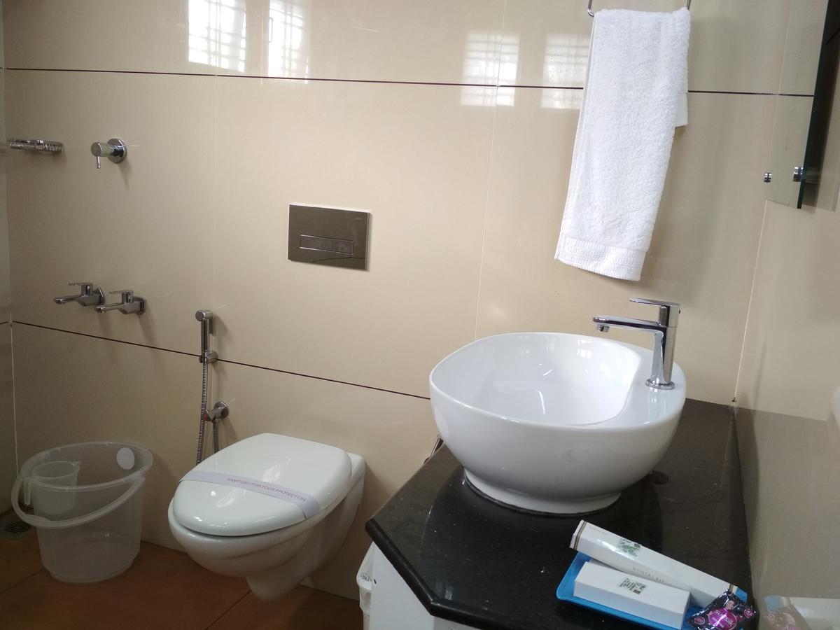 Hotel Rukmini Alwaye Kültér fotó