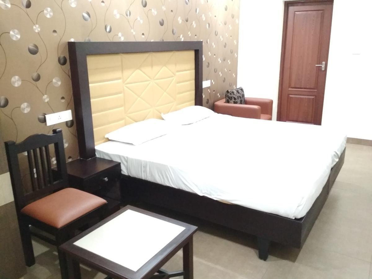 Hotel Rukmini Alwaye Kültér fotó