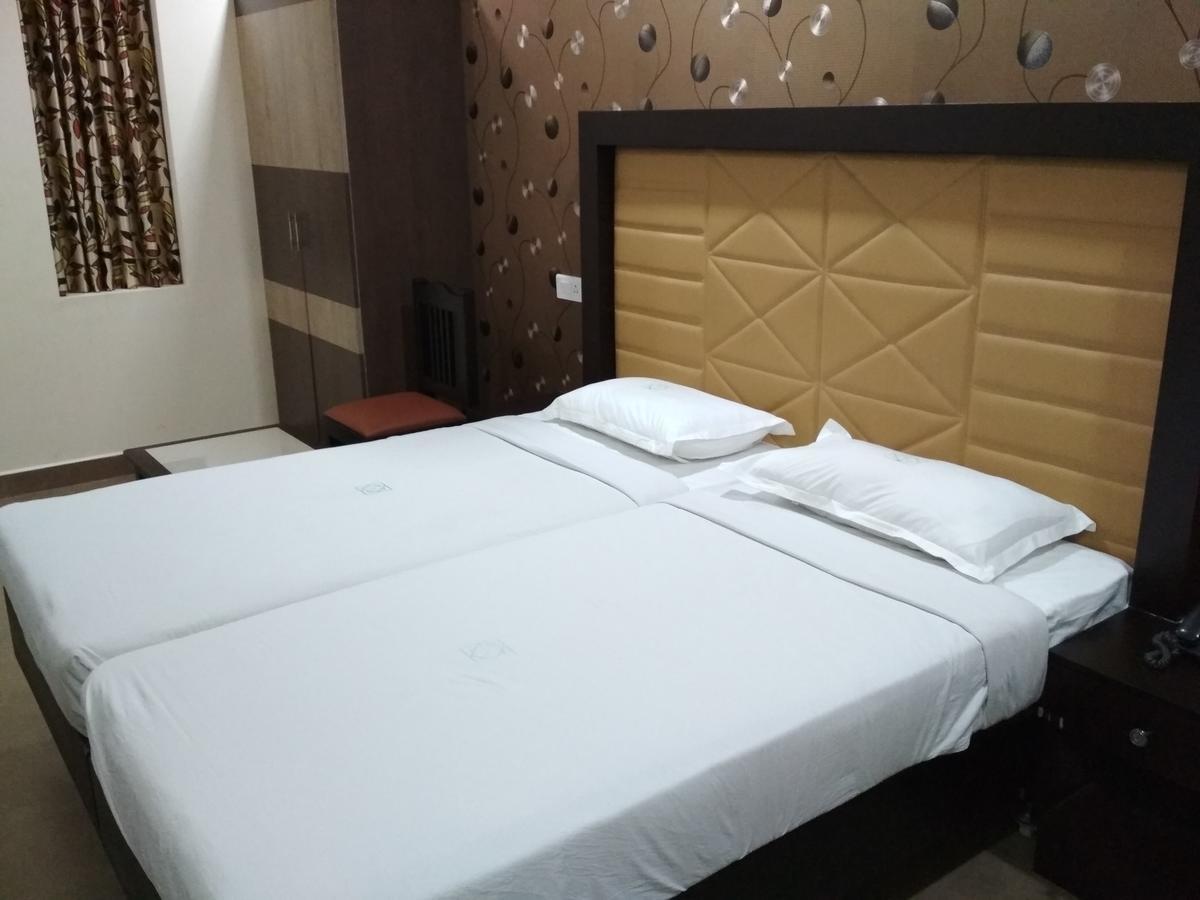 Hotel Rukmini Alwaye Kültér fotó