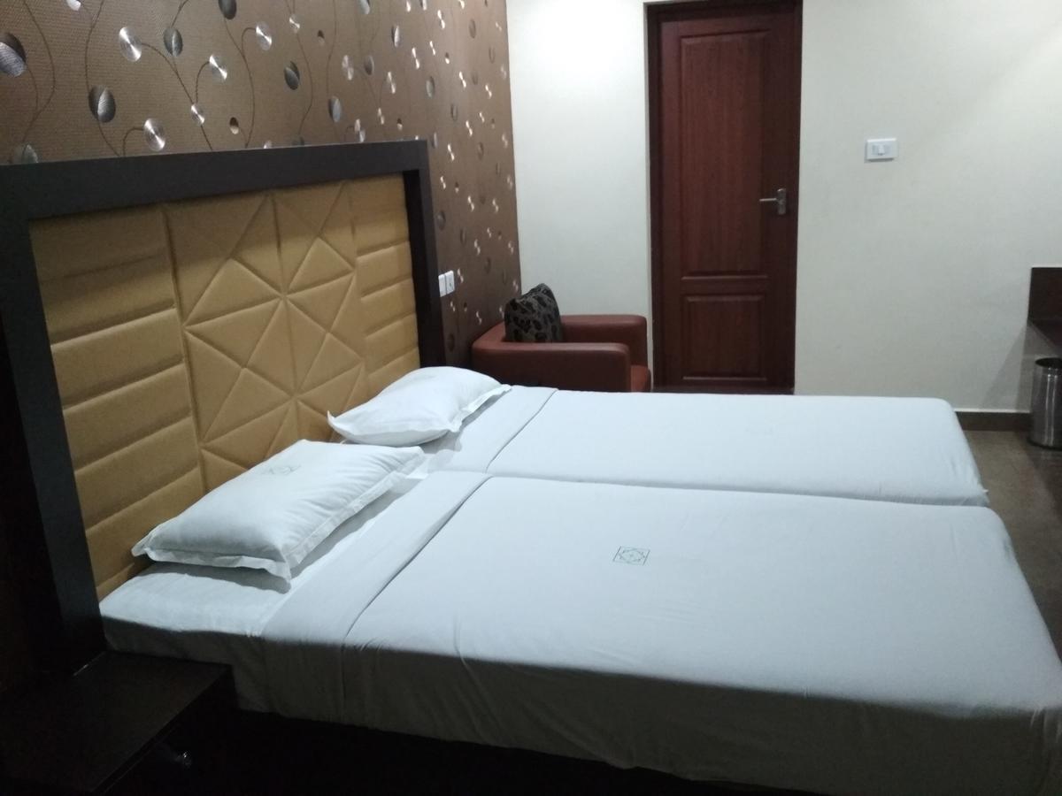 Hotel Rukmini Alwaye Kültér fotó