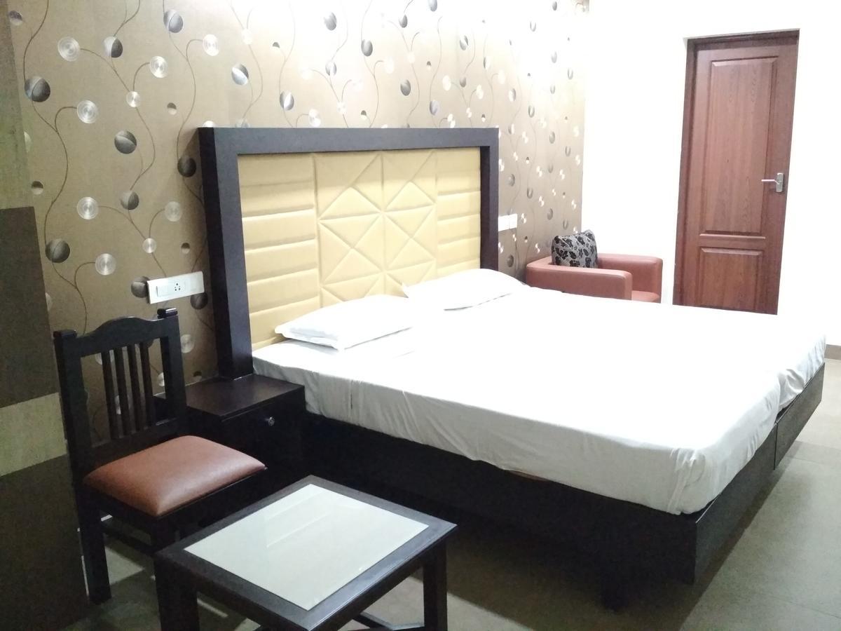 Hotel Rukmini Alwaye Kültér fotó