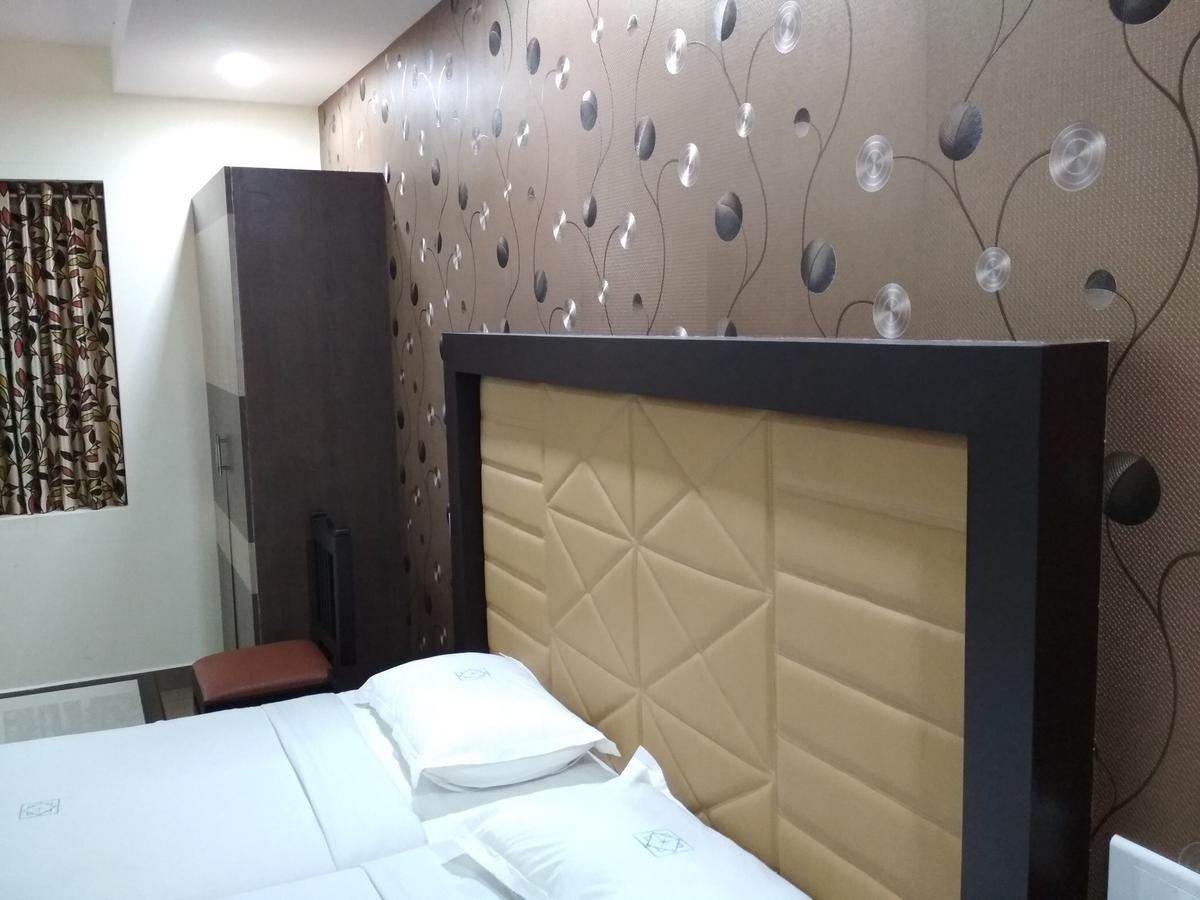Hotel Rukmini Alwaye Kültér fotó