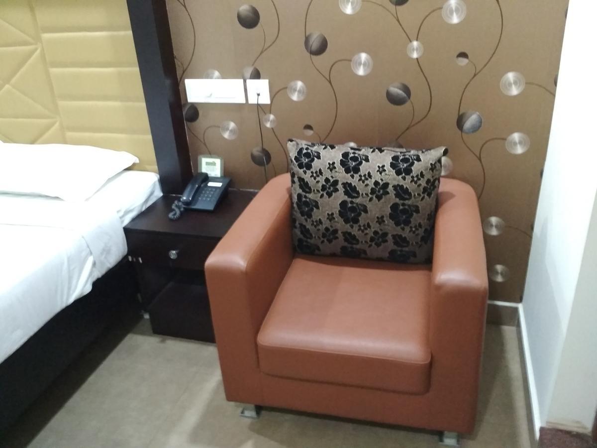 Hotel Rukmini Alwaye Kültér fotó